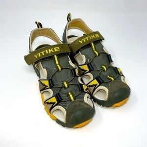 Vitike boys or girls sports sandals‎ closed toe athletic/water shoe size 3-4